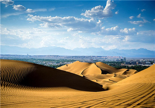 Travel to Kumtag Desert in Turpan