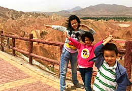 Lesley's family in jiayuguan in the  year of  2018_.jpg Lesley's family in jiayuguan in the  year of  2018_.jpg