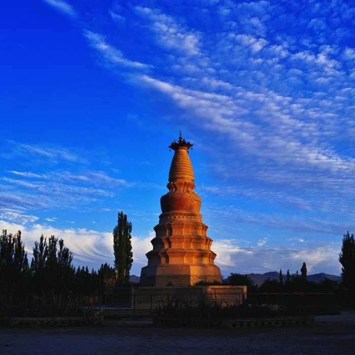 白马塔2.jpg 白马塔2.jpg