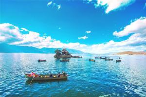 Boat Tour of the Lake