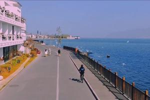 Cycling around Erhai Lake