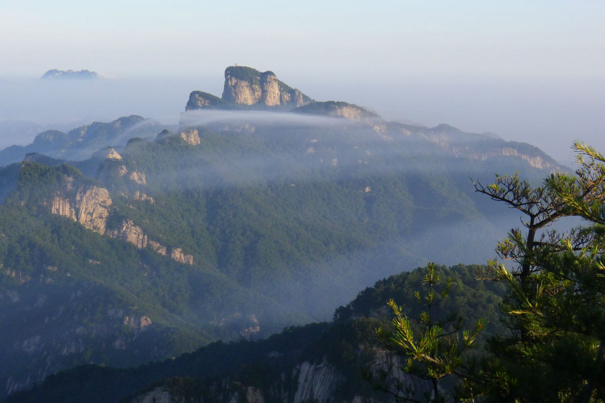 Baiyunshan.jpg Baiyunshan.jpg