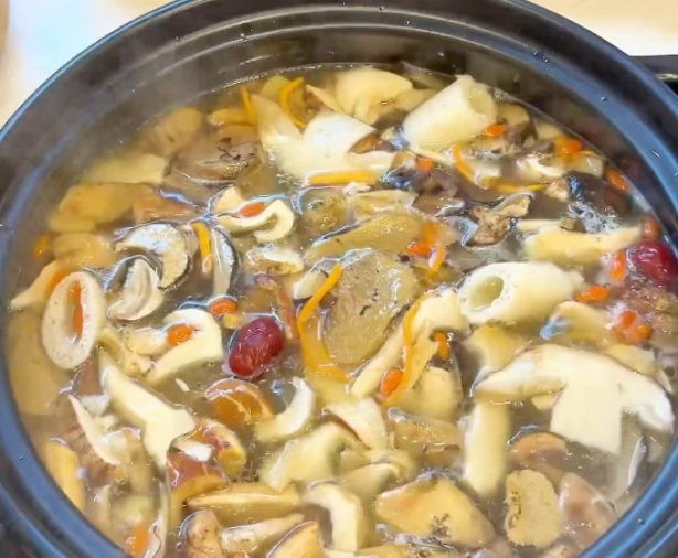 yunnan mushroom hot pot 1.png yunnan mushroom hot pot 1.png