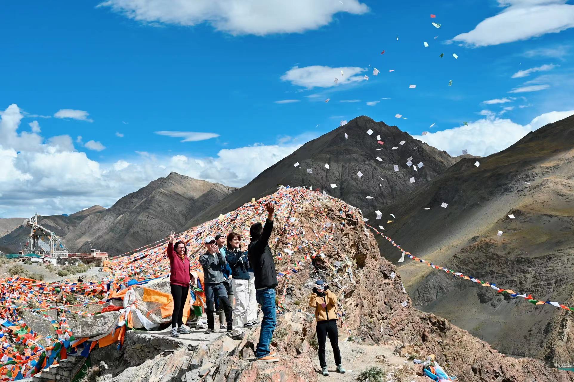 8 Days Tibet Group Tour from Lhasa to Everest Base Camp